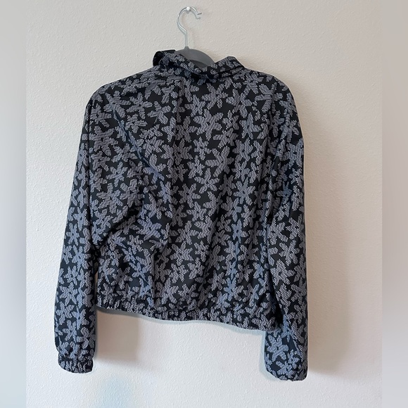 WOMEN'S NIKE SPORTSWEAR AOP WOVEN JACKET - Picture 4 of 10